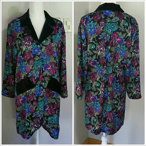 Vintage Victoria’s Secret Lounging Robe. Small - Picture 1 of 3